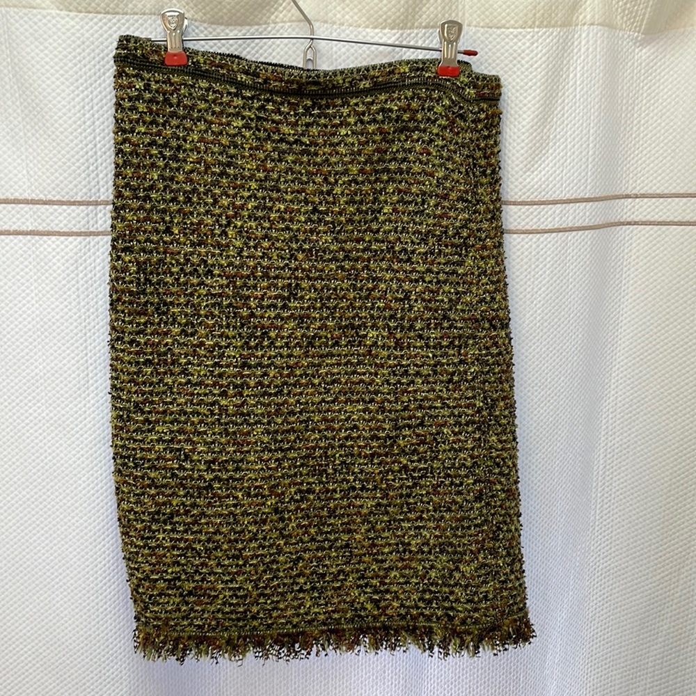 Escada lined nubby knit fringed straight skirt with gold thread accents